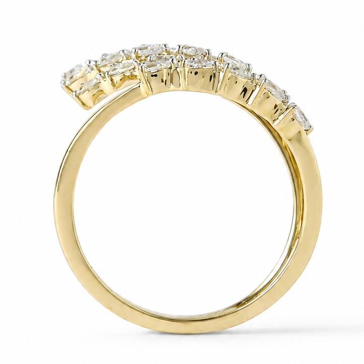 Anello a onda con grappolo di diamanti naturali a pera