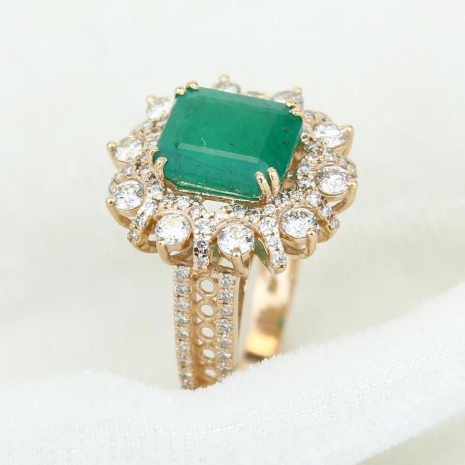 Emerald Diamond Halo Ring